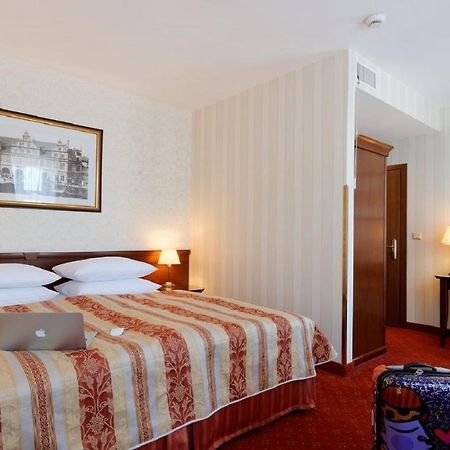 Hotel Wolne Miasto Old Town Гданск Екстериор снимка