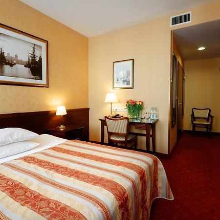 Hotel Wolne Miasto Old Town Гданск Екстериор снимка