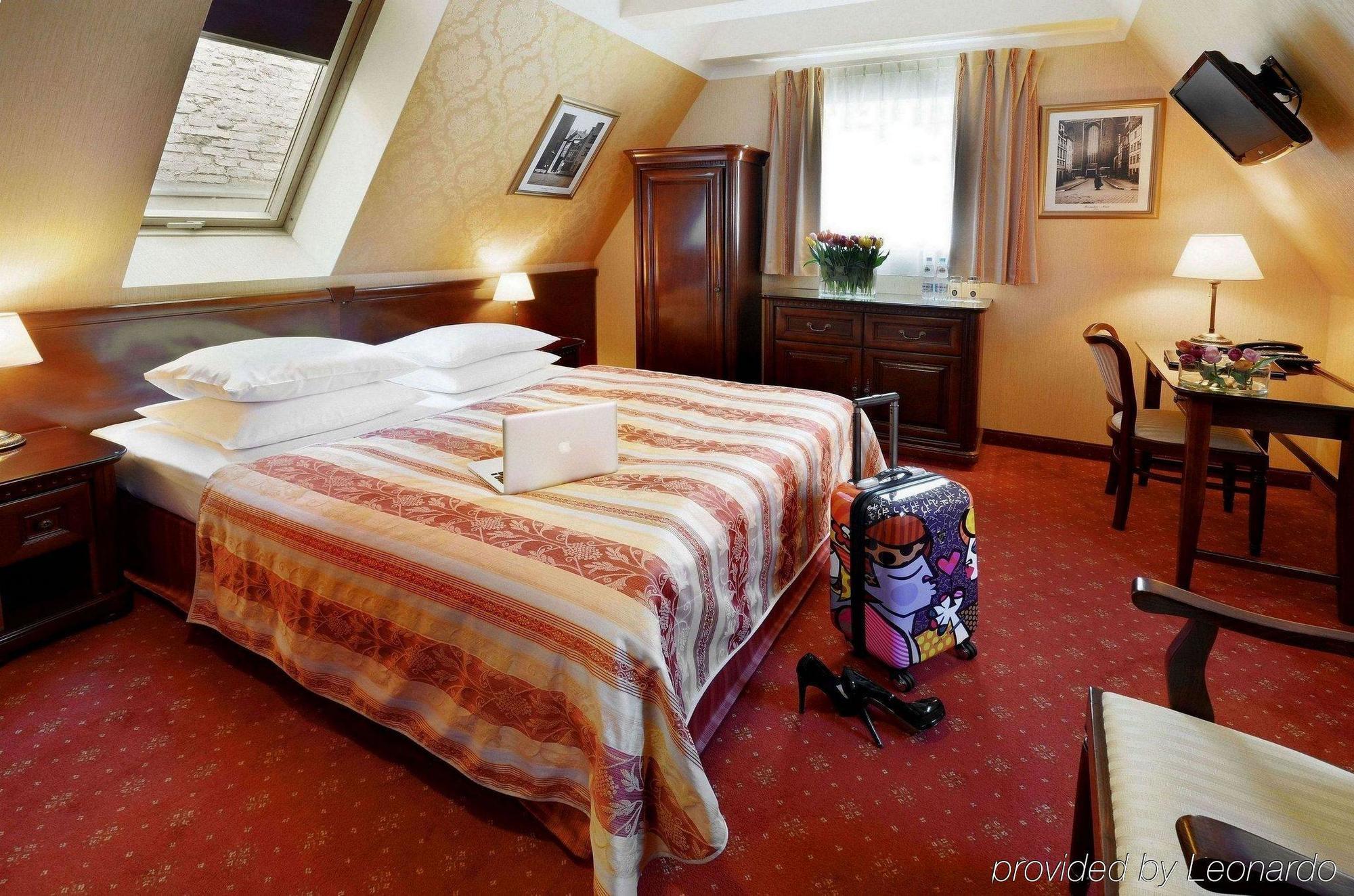 Hotel Wolne Miasto Old Town Гданск Стая снимка