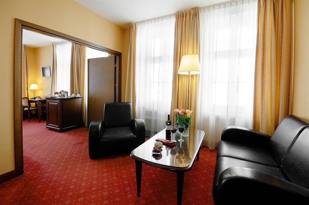 Hotel Wolne Miasto Old Town Гданск Екстериор снимка